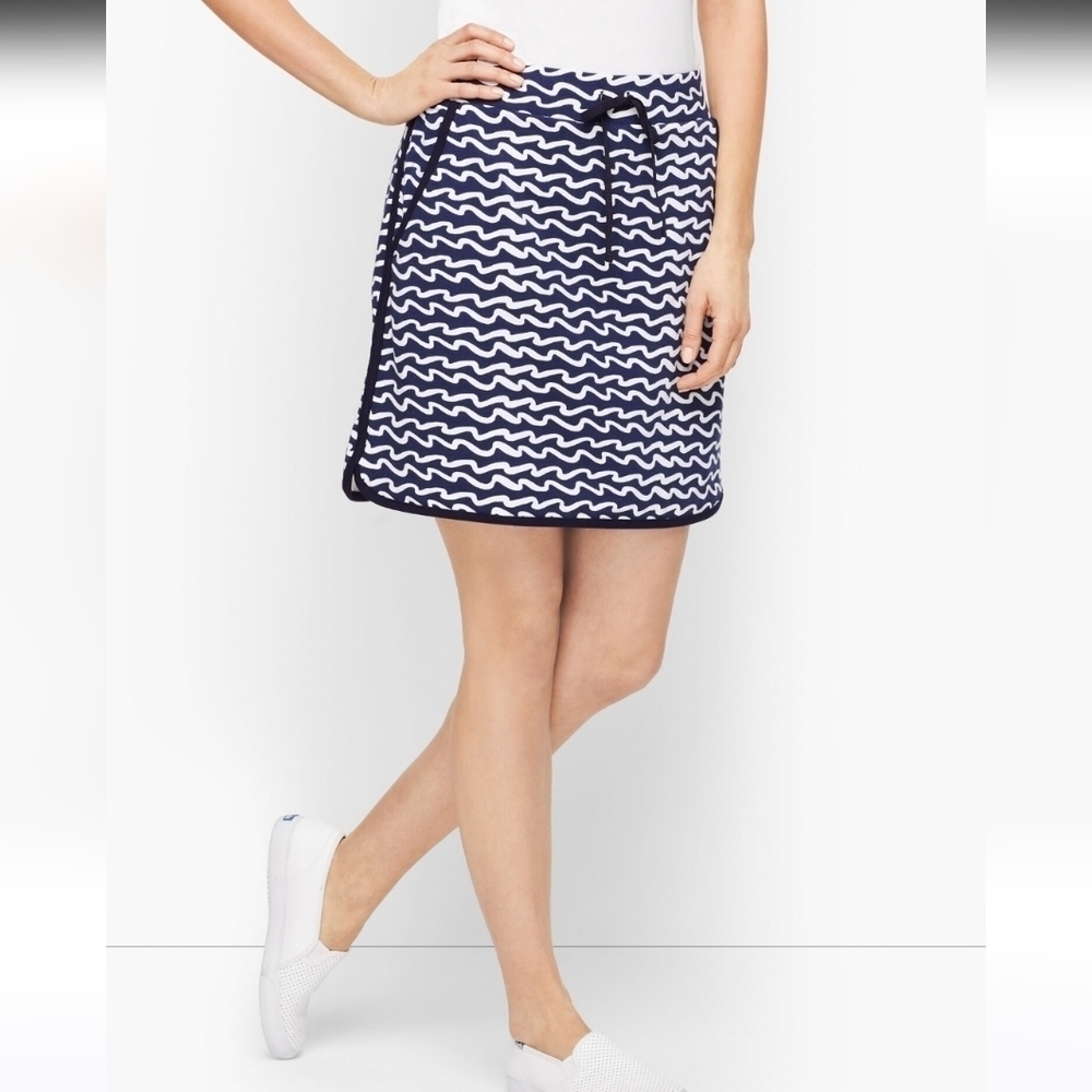 Talbots Everyday Stretch Bicolor Navy & White Waves Pattern Soft Cotton Skort M